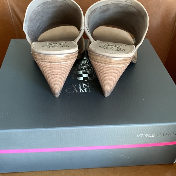 🌺VINCE CAMUTO NUBUCK SLIDE SANDALS🌺 - Picture 3 of 7